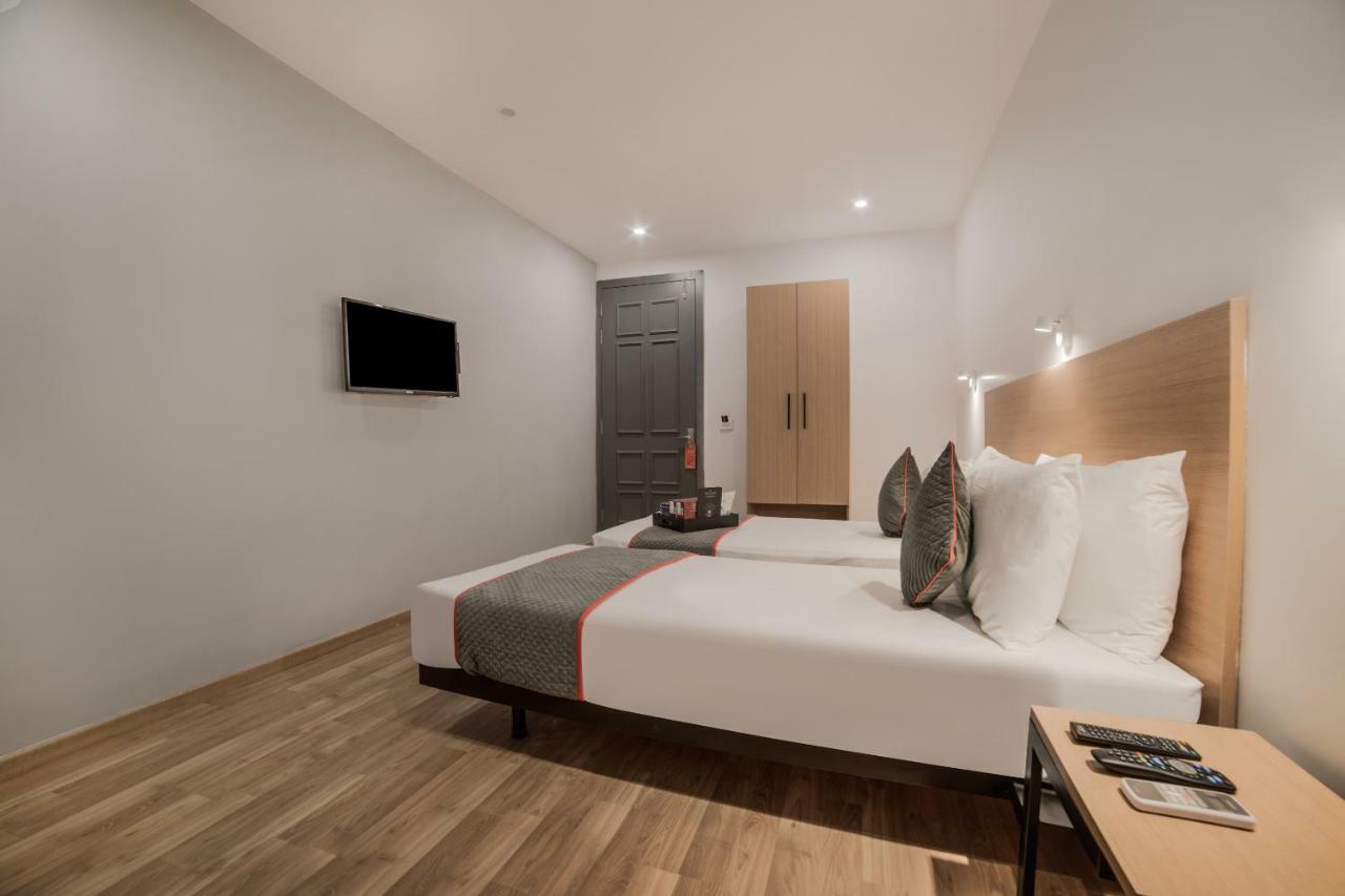 Oyo Townhouse 086 Pankha Road Hotell New Delhi Exteriör bild